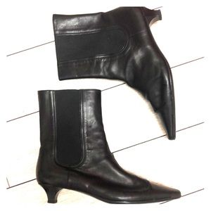 Salvatore Ferragamo Boutique Black leather…